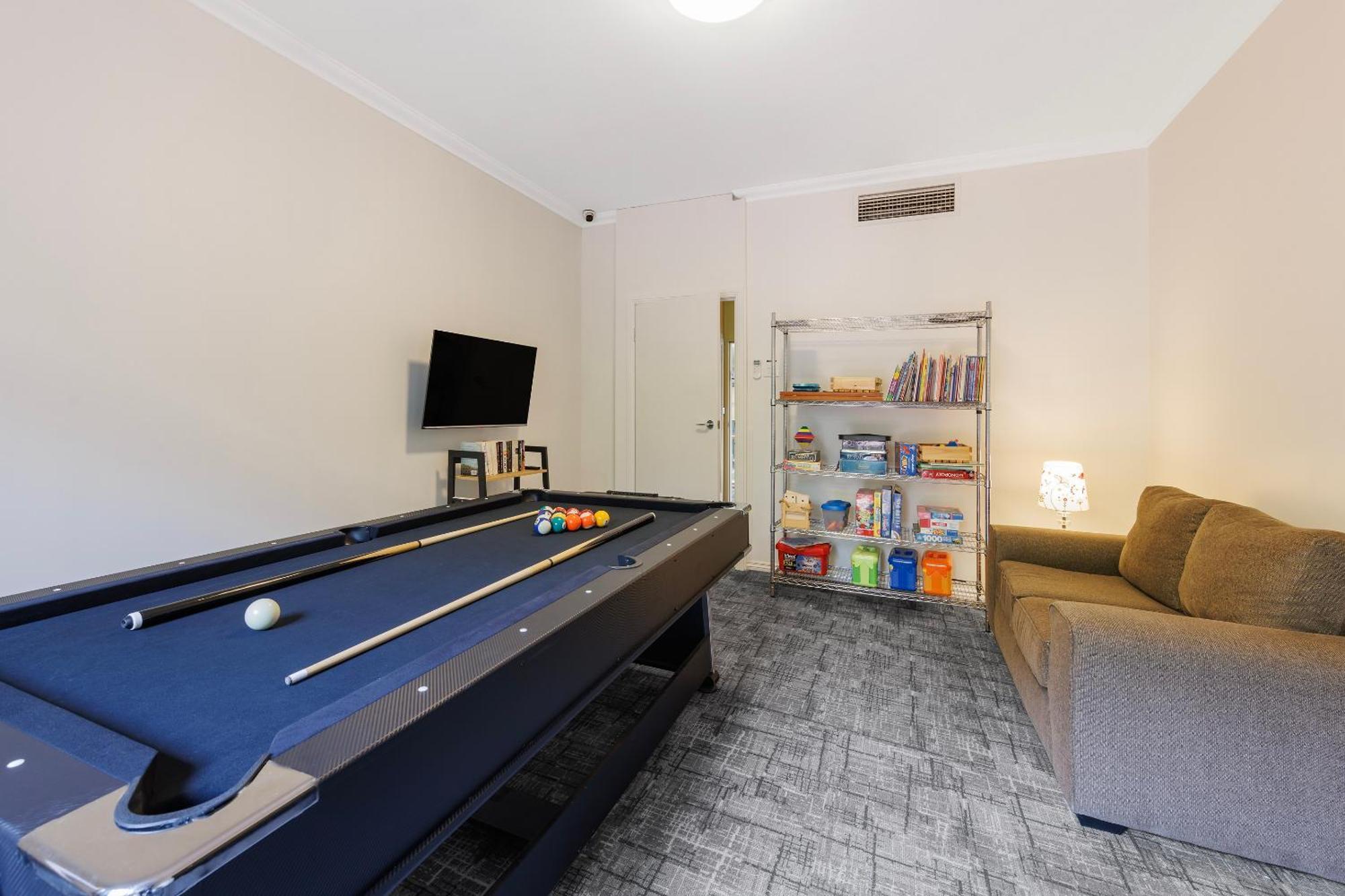 Kimberley Gardens Hotel, Serviced Apartments And Serviced Villas Melbourne Exterior photo
