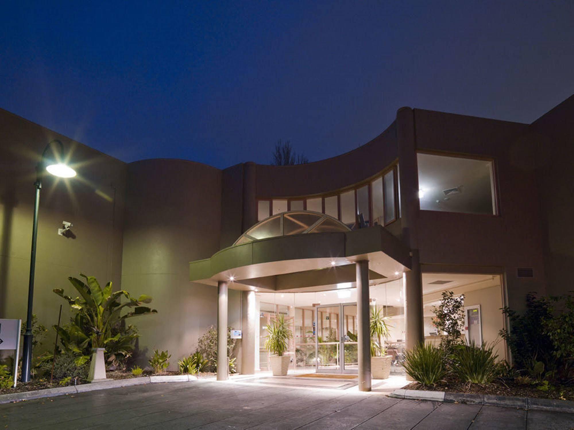 Kimberley Gardens Hotel, Serviced Apartments And Serviced Villas Melbourne Exterior photo
