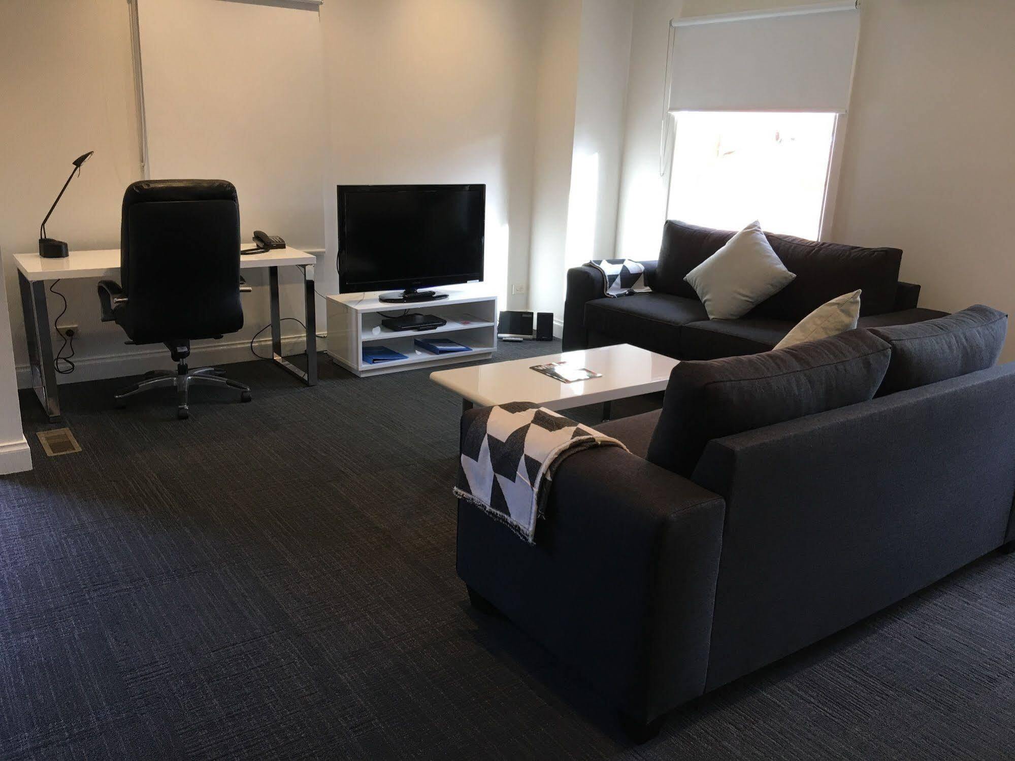 Kimberley Gardens Hotel, Serviced Apartments And Serviced Villas Melbourne Exterior photo