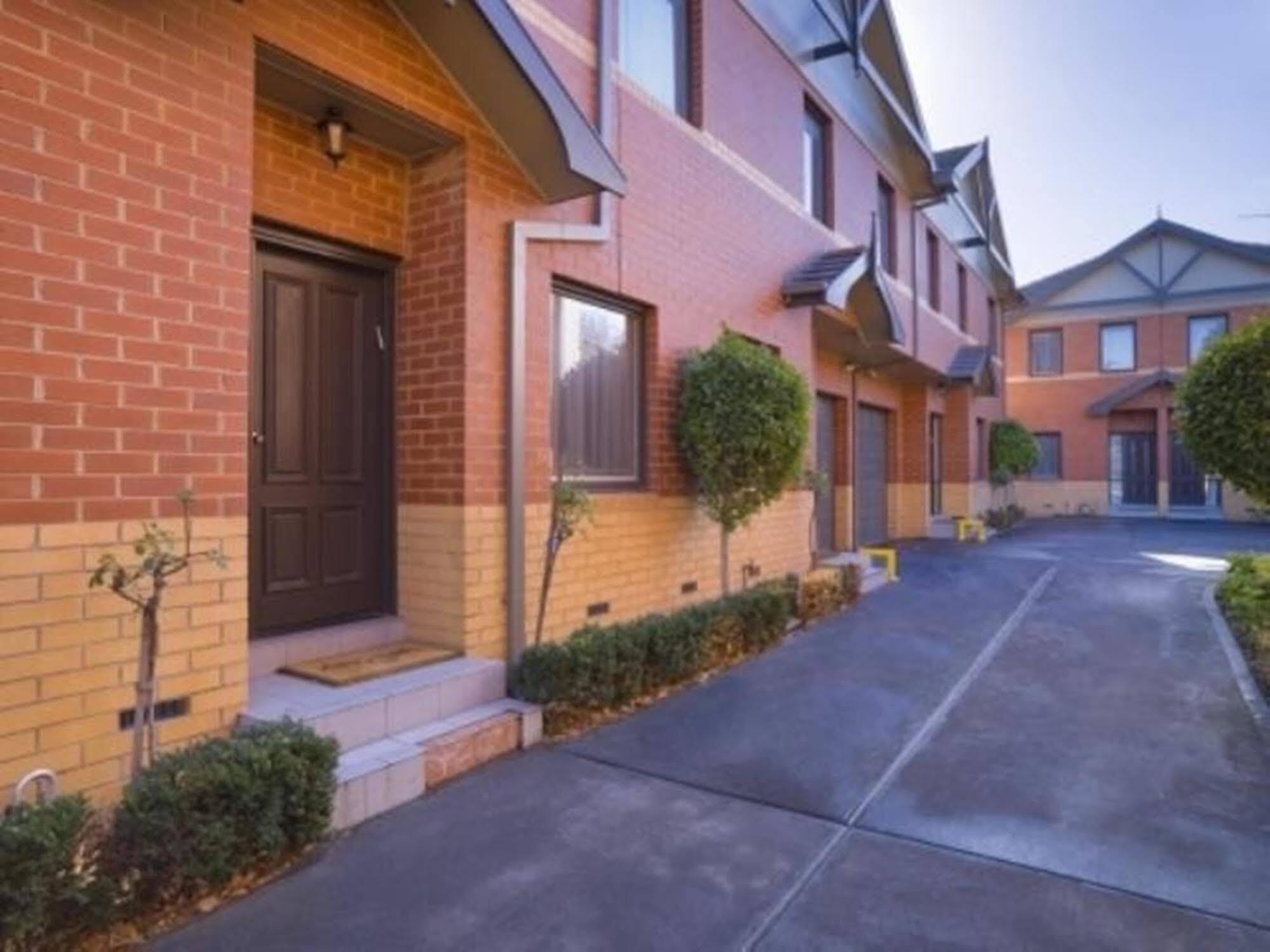 Kimberley Gardens Hotel, Serviced Apartments And Serviced Villas Melbourne Exterior photo