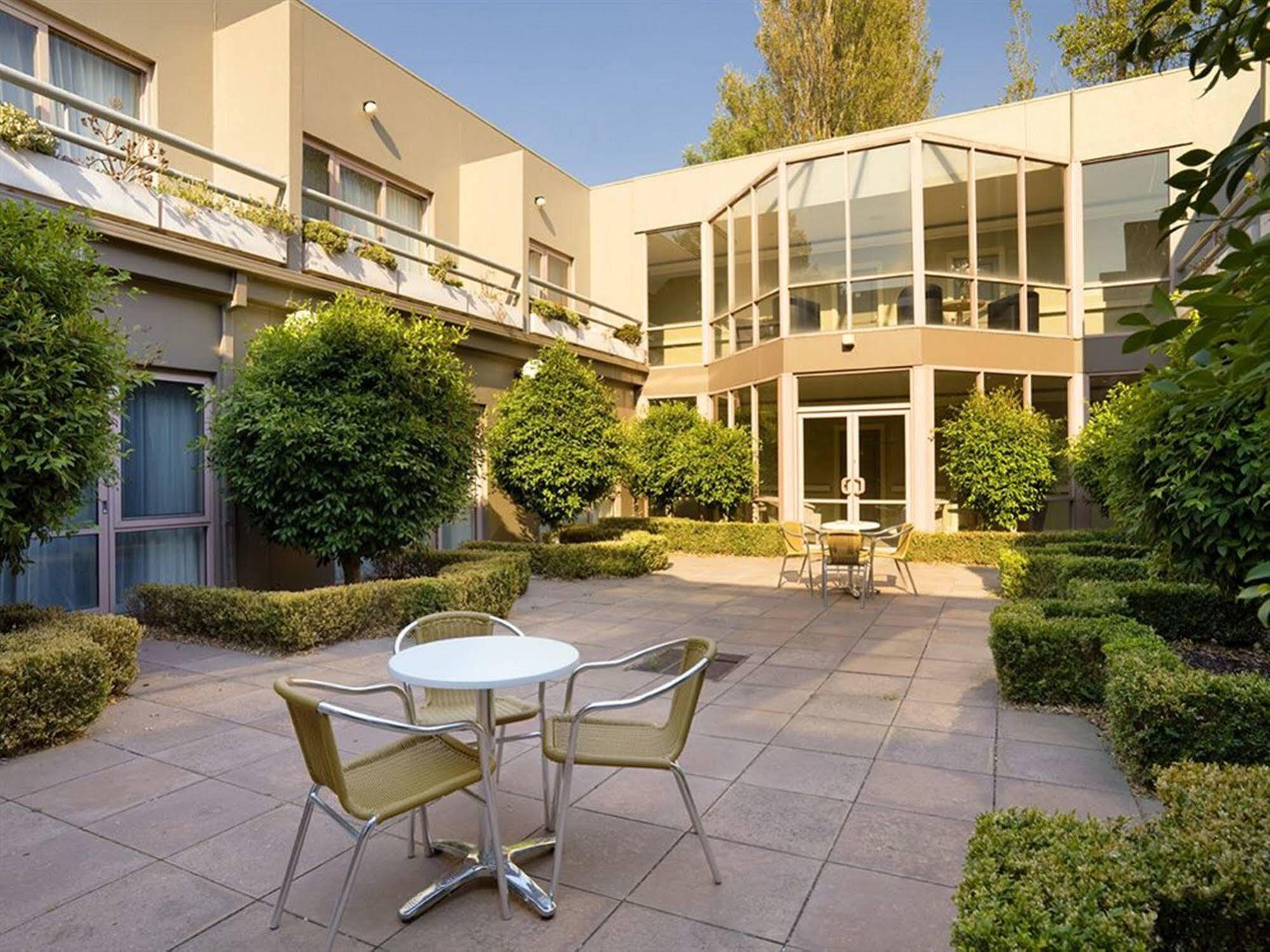 Kimberley Gardens Hotel, Serviced Apartments And Serviced Villas Melbourne Exterior photo